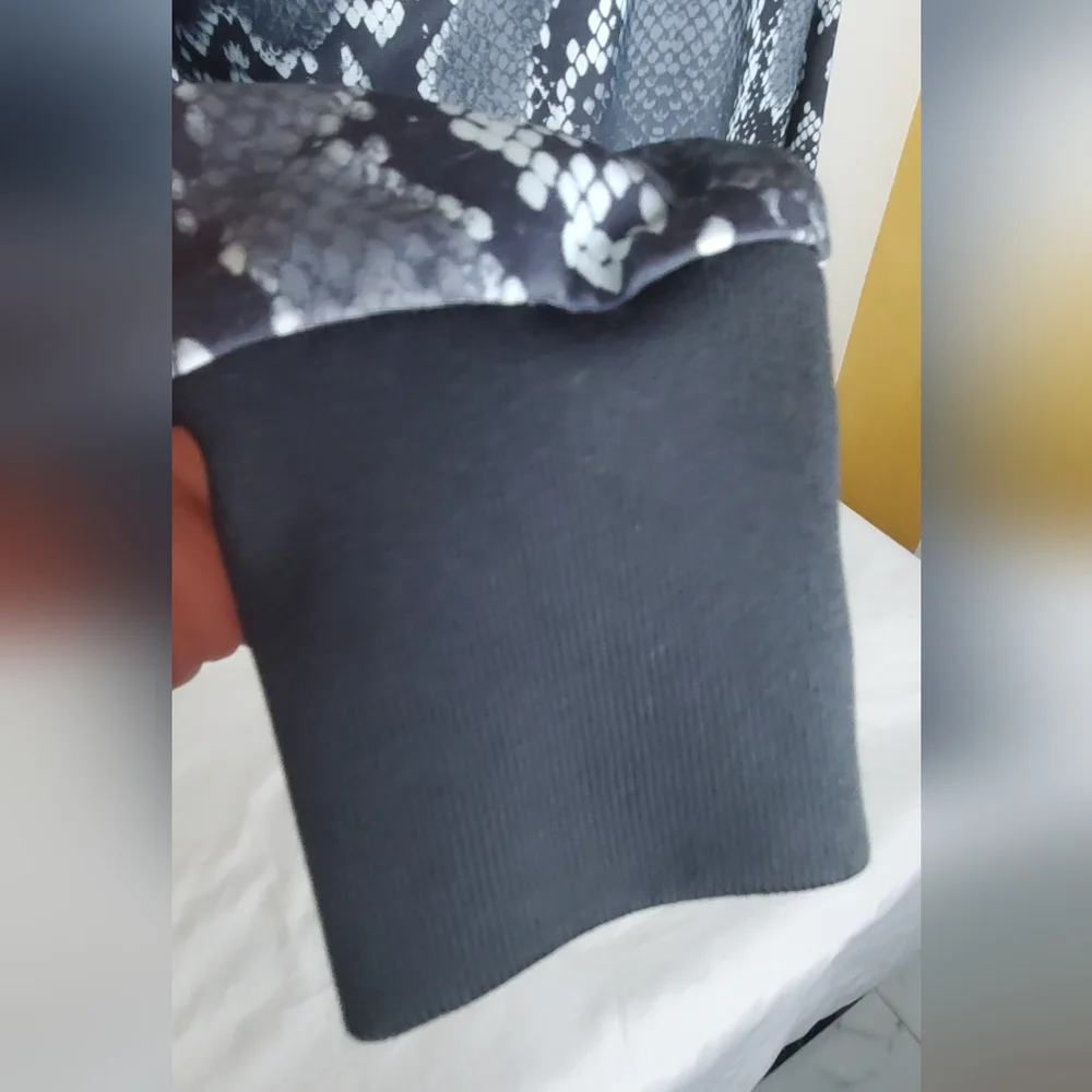 Adidas Size XS - The Brand w/3 Stripes Gray and Black Jacket -Snake Print - Picture 9 of 13